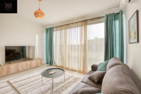 Brand new APT, with PRVT Balcony & WIFI BY 360 Estates
